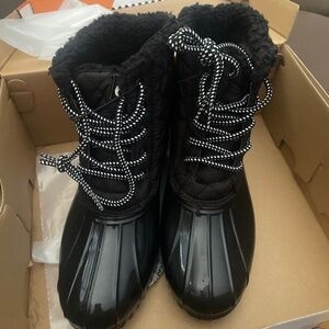 New black winter boots